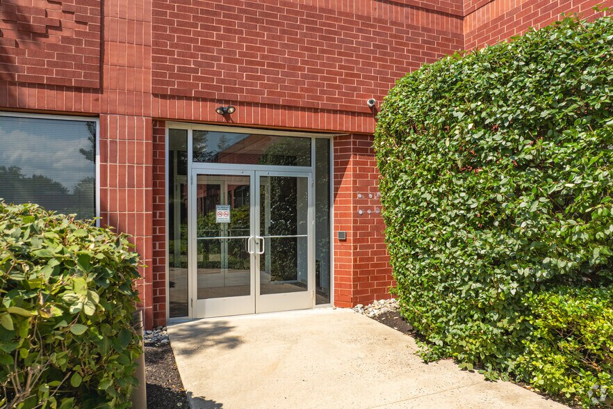 More Photos Of 402-404 Lippincott Dr, Marlton Medical For Sale