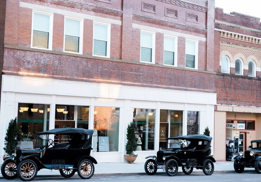 More Photos Of 206 Gay St, Erwin Storefront Retail Residential For Sale