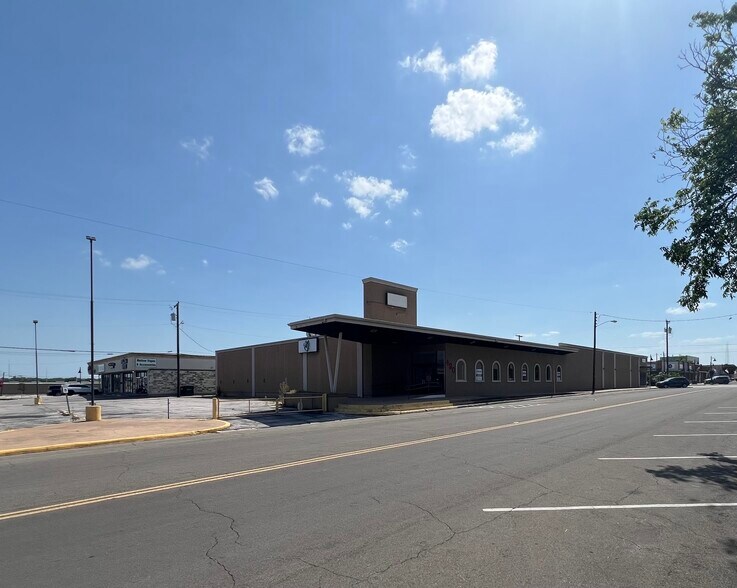 Primary Photo Of 420 E Ave C, Killeen Specialty For Sale