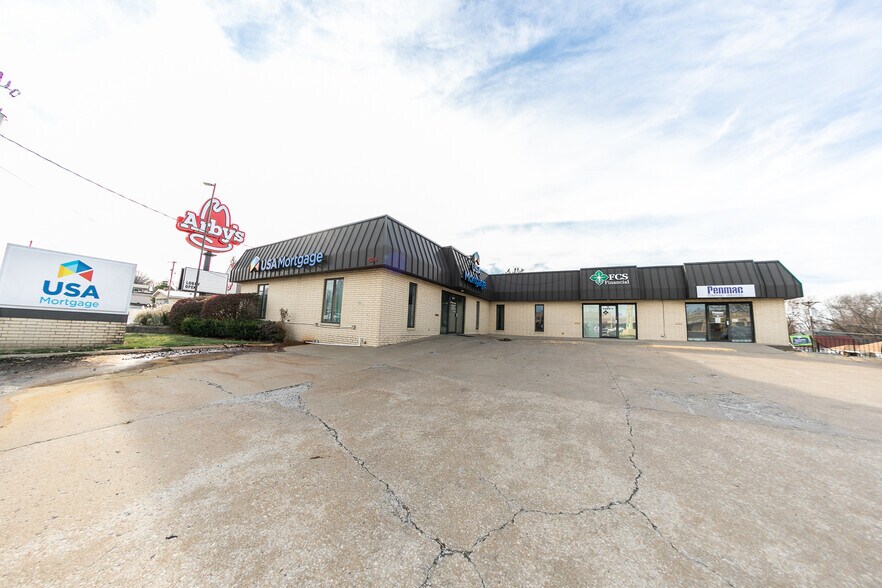 More Photos Of 506 N Maguire St, Warrensburg Office For Lease