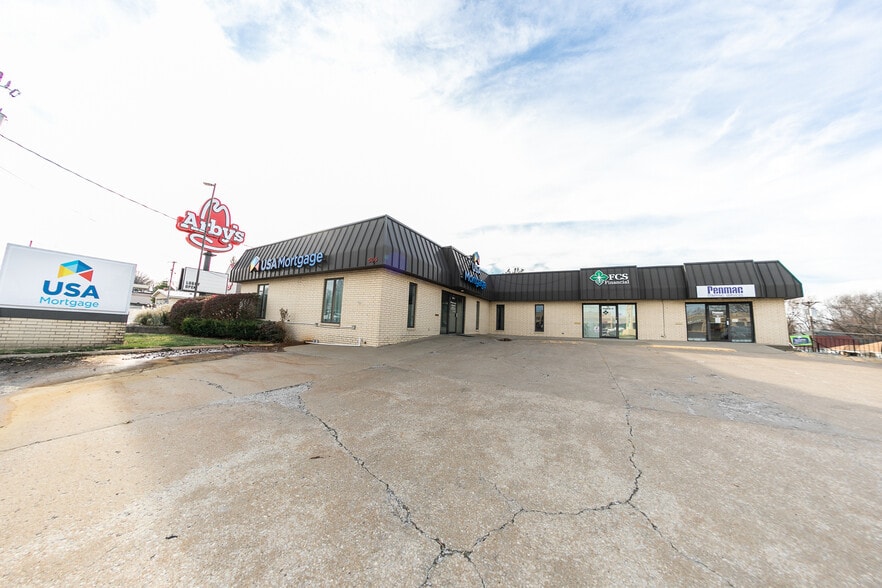 More Photos Of 506 N Maguire St, Warrensburg Office For Sale