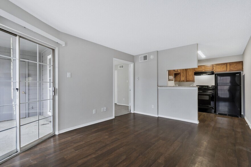 More Photos Of 321 Asbury Dr, Saginaw Specialty For Sale