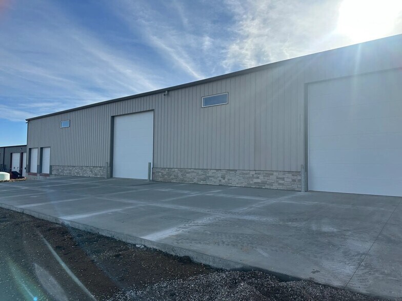 More Photos Of 1095 Ruud Trl, Hartford Industrial For Lease