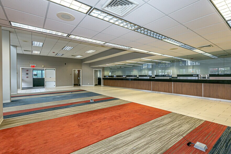 More Photos Of 24840 Northern Blvd, Little Neck Bank For Lease