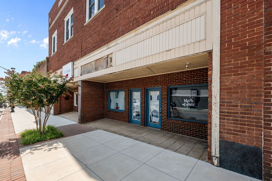 More Photos Of 220-222 S Scales St, Reidsville Storefront Retail Office For Sale