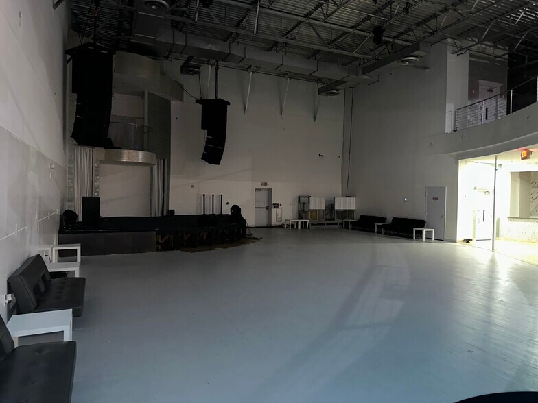 More Photos Of 6401-6445 Raleigh St, Orlando Freestanding For Lease