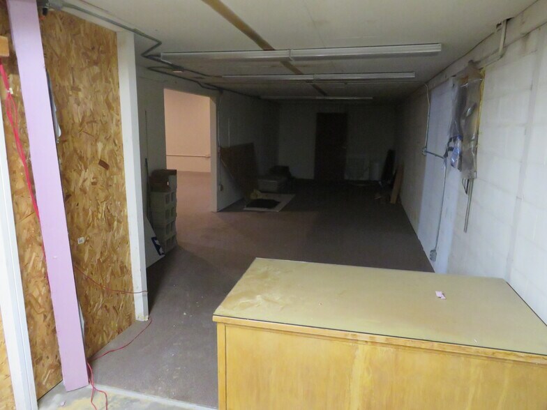 More Photos Of 110 E Waverly St, Morris Unknown For Lease