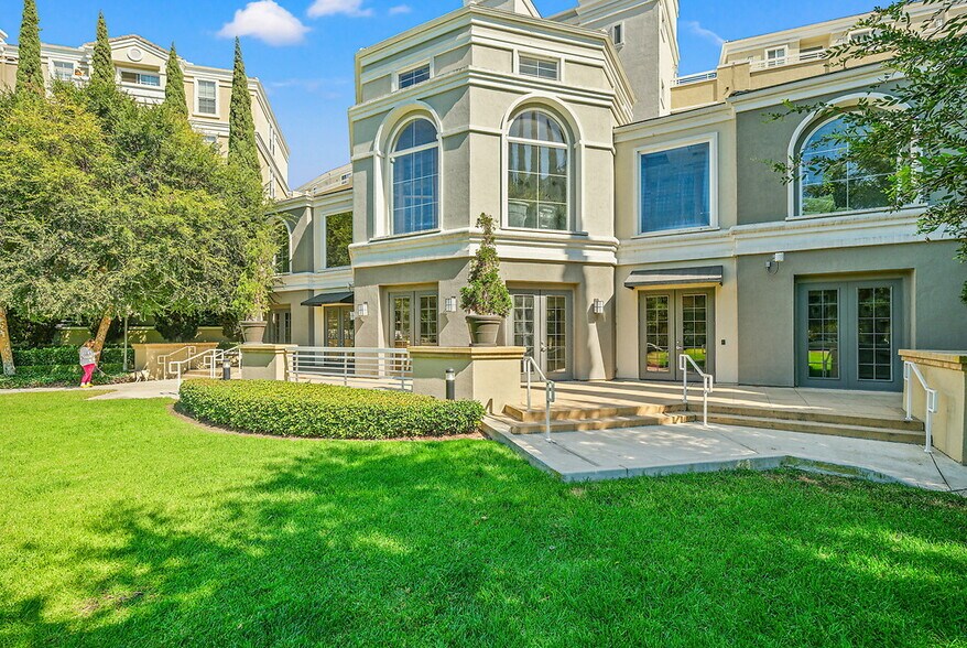 More Photos Of 31 E MacArthur Crescent Dr, Santa Ana Apartments For Lease