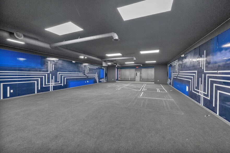 More Photos Of 16914 E 9 Mile Rd, Eastpointe Storefront For Sale