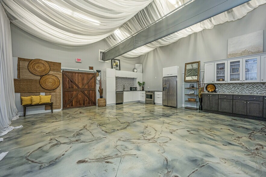 More Photos Of 622 Old Trolley Rd, Summerville Storefront For Sale