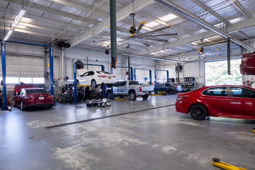 More Photos Of 6865 Jonesboro Rd, Morrow Auto Dealership For Sale