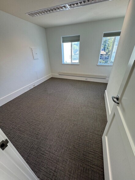 More Photos Of 637 Main St, Half Moon Bay Office For Lease