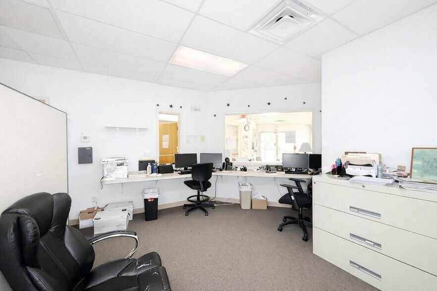 More Photos Of 111 Hamilton St, Mexico Office For Sale