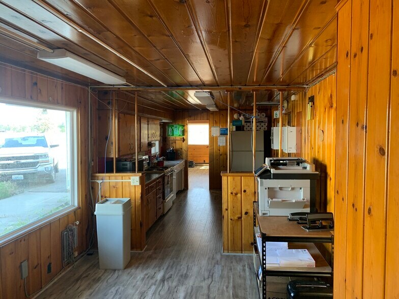More Photos Of 13521 E Trent Ave, Spokane Light Distribution For Lease