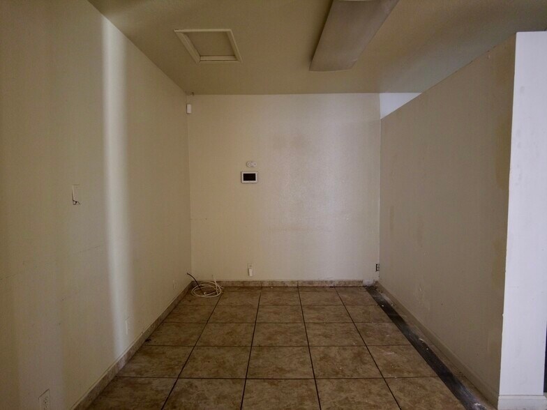 More Photos Of 8320-8322 Mission Blvd, Jurupa Valley Storefront Retail Office For Sale