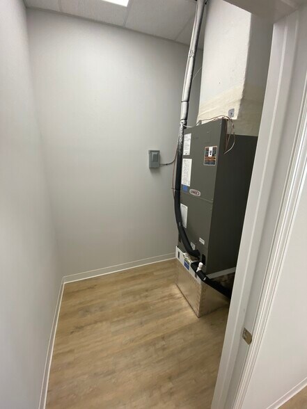 More Photos Of 665-677 S Kings Ave, Brandon Medical For Lease