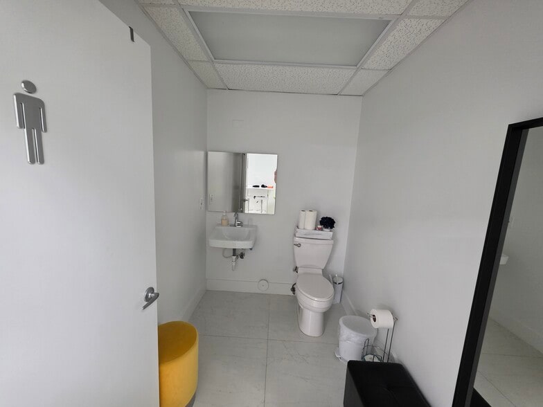More Photos Of 10420 NW 37th Ter, Miami Warehouse For Sale