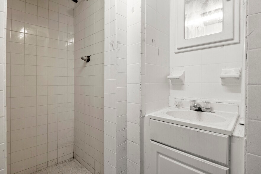 More Photos Of 1205 Garfield Ave, Lincoln Park Apartments For Sale