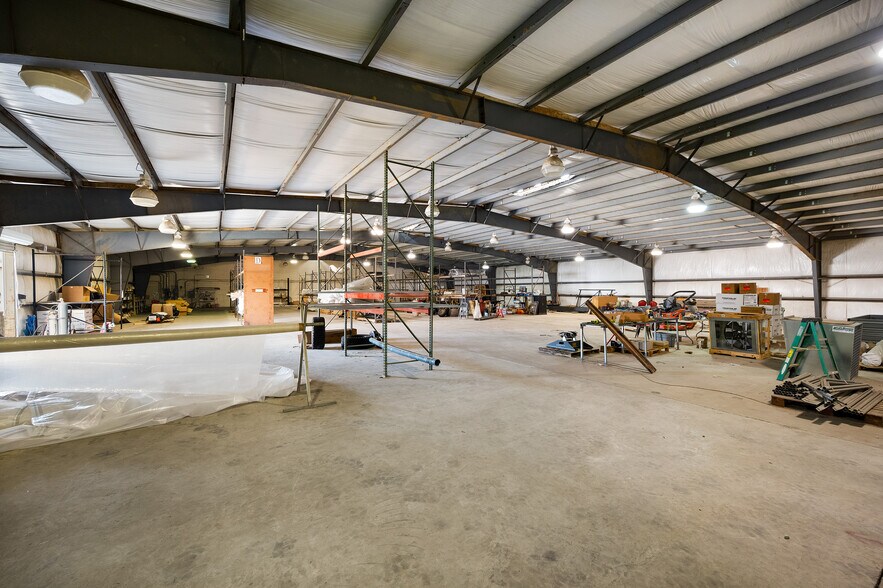 More Photos Of 10462 Hwy 165 S, Forest Hill Warehouse For Sale