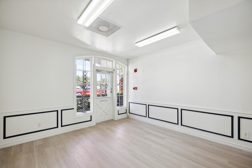 More Photos Of 3606 Marvin D Love Fwy, Dallas Medical For Lease