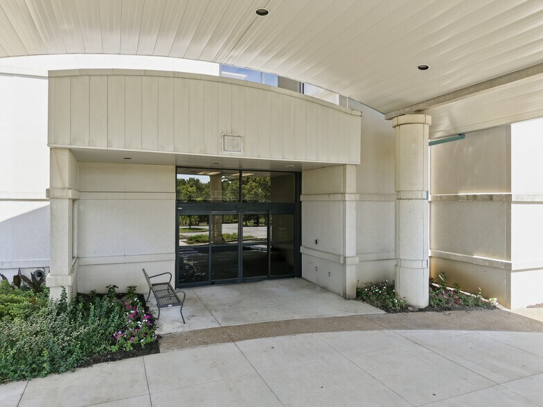 More Photos Of 1705 E Broadway, Columbia Medical For Lease