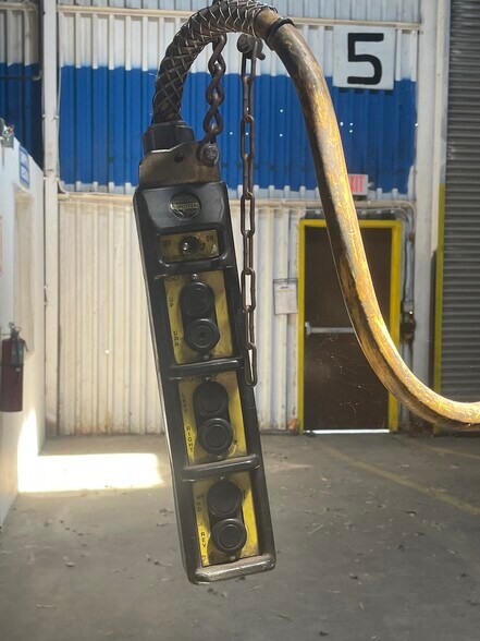 More Photos Of 9129 Euclid Ave, Manassas Warehouse For Lease