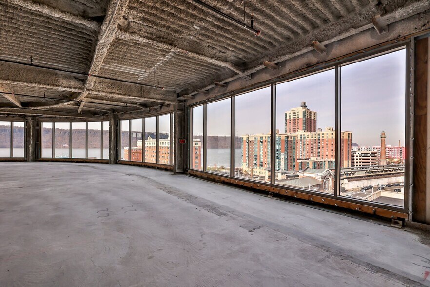 More Photos Of 86 Main St, Yonkers Office For Lease