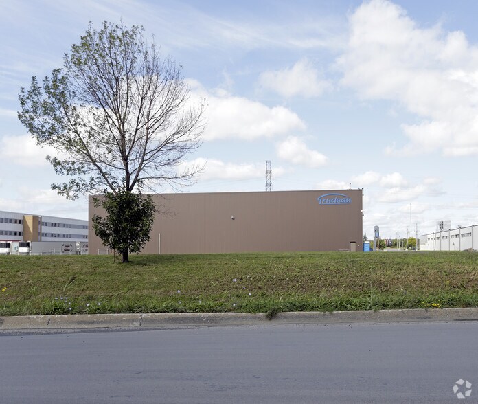 More Photos Of 1600 Rue Eiffel, Boucherville Warehouse For Lease