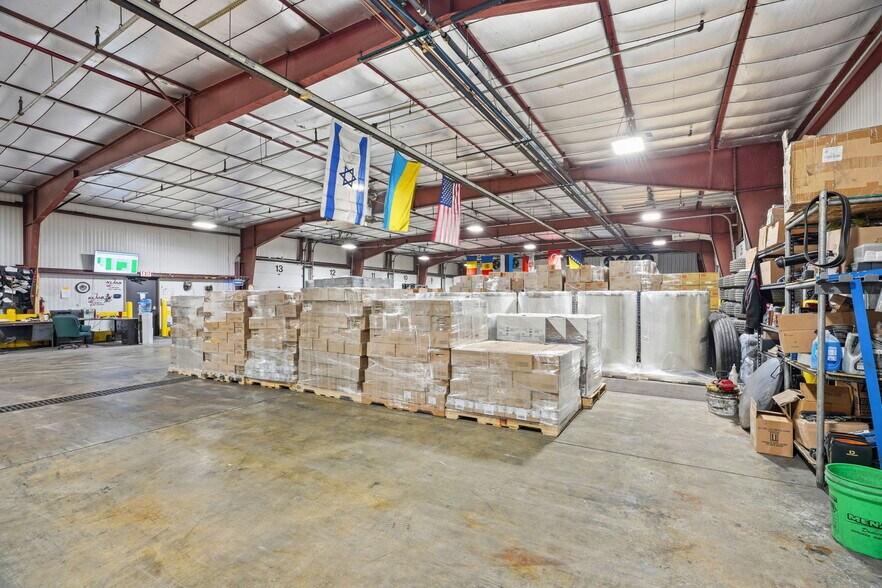 More Photos Of 8201 NE Hickory St, Minneapolis Truck Terminal For Sale