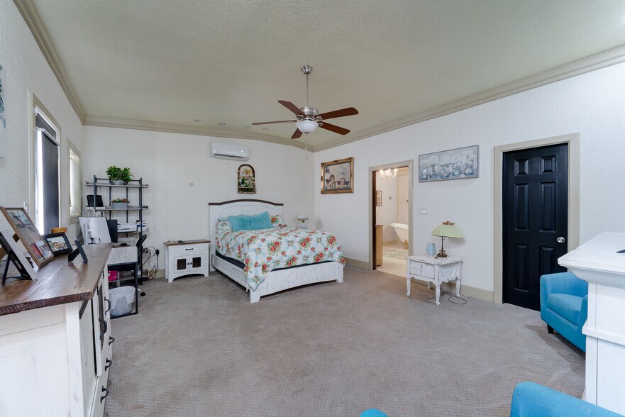 More Photos Of 4388 County Road 197, Alvin Specialty For Sale