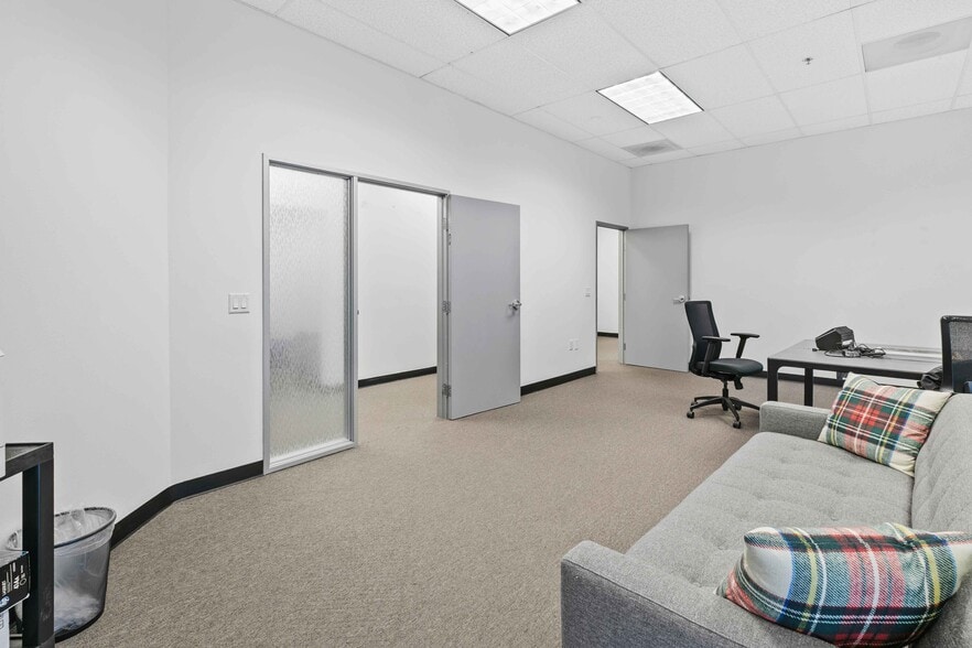 More Photos Of 2850 Ontario St, Burbank Warehouse For Lease