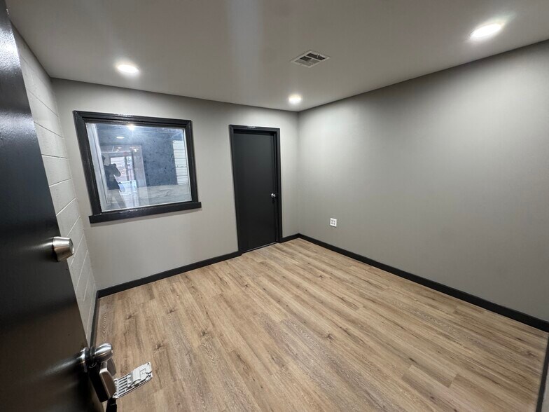More Photos Of 4466 S 74th Ave, Tulsa Manufacturing For Sale