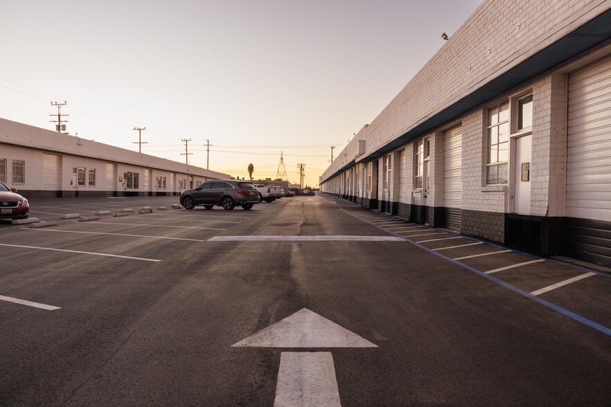 More Photos Of 8210 Lankershim Blvd, North Hollywood Warehouse For Lease