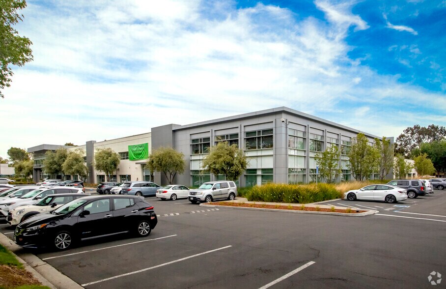 More Photos Of 399 W Trimble Rd, San Jose Research And Development For Lease
