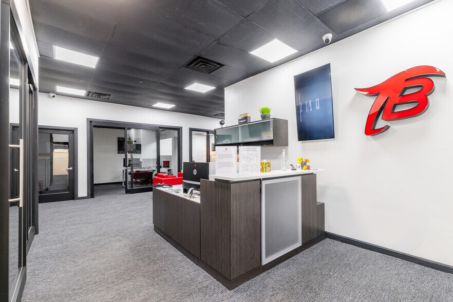 More Photos Of 3333 W Hefner Rd, Oklahoma City Sports And Entertainment For Lease