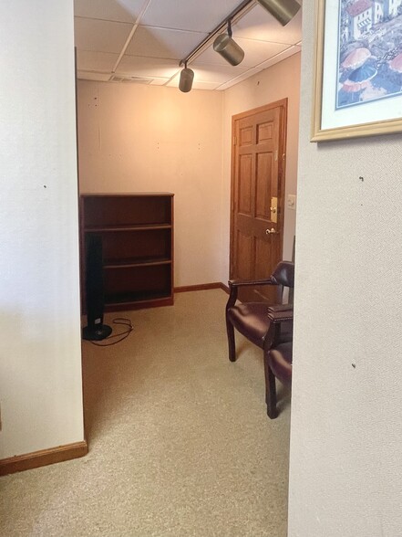 More Photos Of 29 Beach Rd, Monmouth Beach Office For Lease