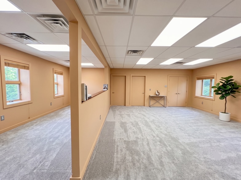 More Photos Of 54 Bridge St, White River Junction General Retail For Lease