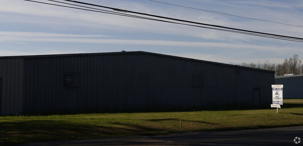 More Photos Of 1916 S Philippe Ave, Gonzales Showroom For Lease