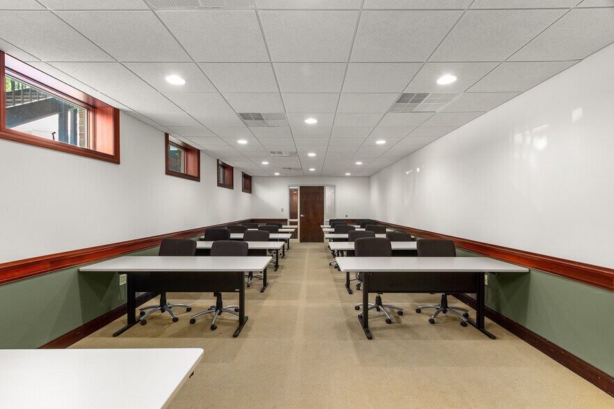 More Photos Of 1230 Lexington Ave, Mansfield Office For Lease