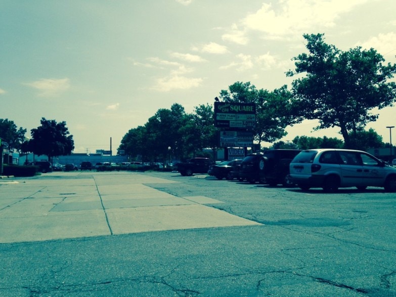 More Photos Of 30094-30120 Ford Rd, Garden City Storefront For Lease