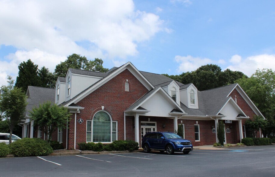 More Photos Of 1608 B Tree Ln, Snellville Medical For Lease
