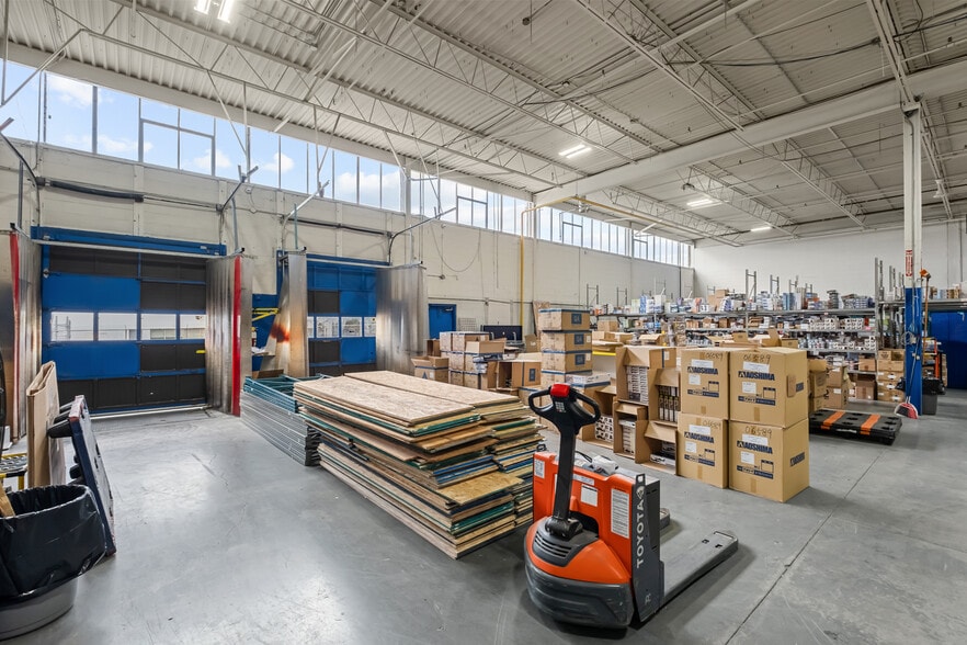 More Photos Of 20 Voyager Ct, Toronto Warehouse For Sale