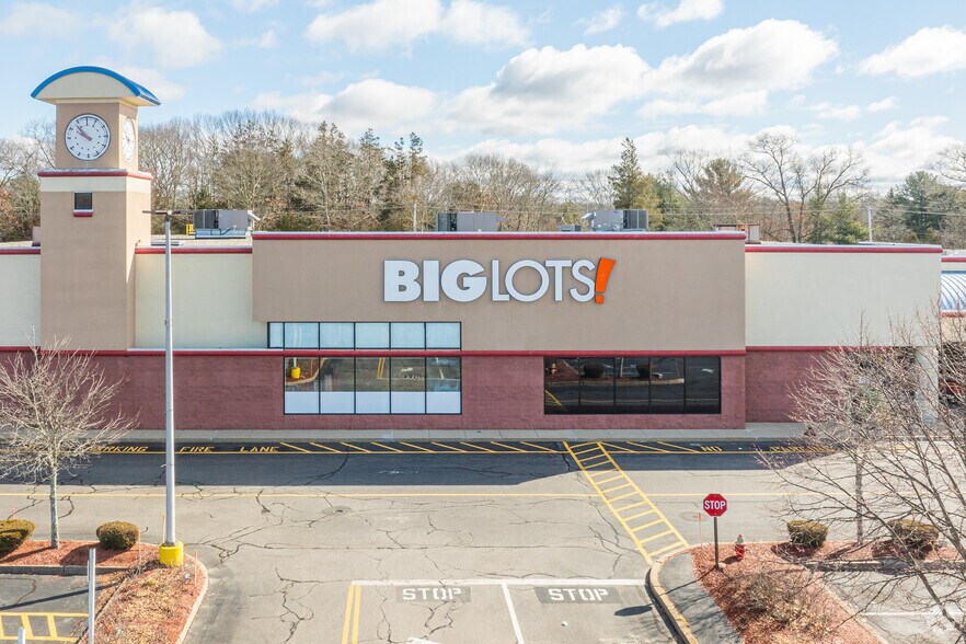 More Photos Of 207 Swansea Mall Dr, Swansea Unknown For Lease