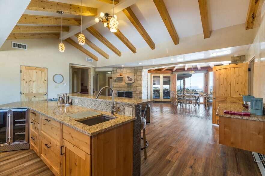 More Photos Of 102 Rabbit Rd, Santa Fe Specialty For Sale