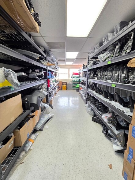 More Photos Of 9011 130th St, Richmond Hill Warehouse For Sale
