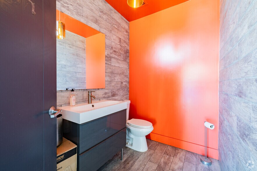 More Photos Of 401-405 W Foothill Blvd, Monrovia Freestanding For Lease