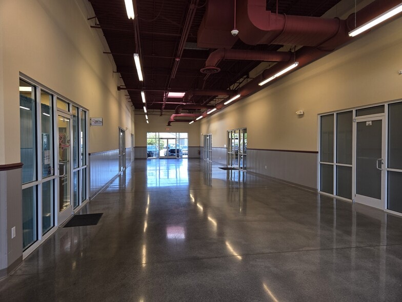 More Photos Of 300 Clinchfield St, Kingsport Storefront For Lease