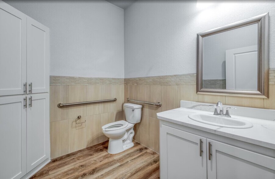 More Photos Of 2200 N A W Grimes Blvd, Round Rock Medical For Sale