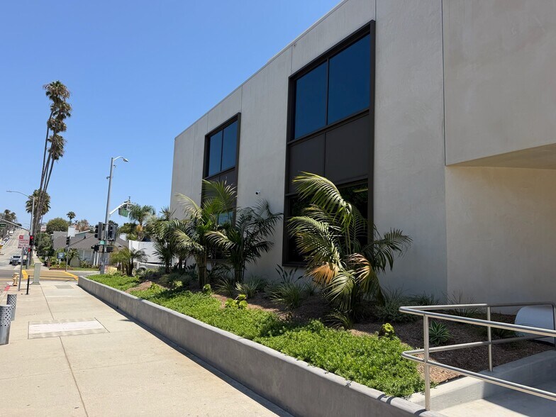More Photos Of 435 N Pacific Coast Hwy, Redondo Beach Office For Lease