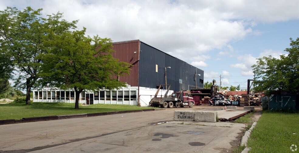 Primary Photo Of 8200 W Florist Ave, Milwaukee Manufacturing For Sale